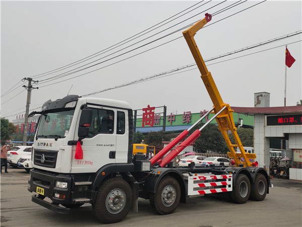 30噸重汽汕德卡勾臂式垃圾車