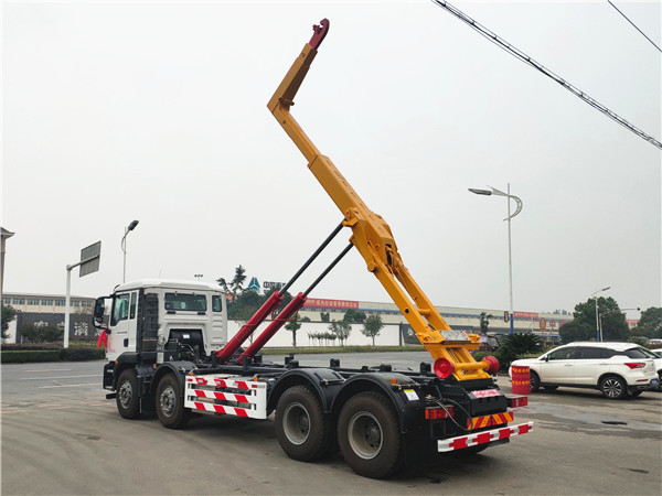 30噸重汽汕德卡勾臂式垃圾車
