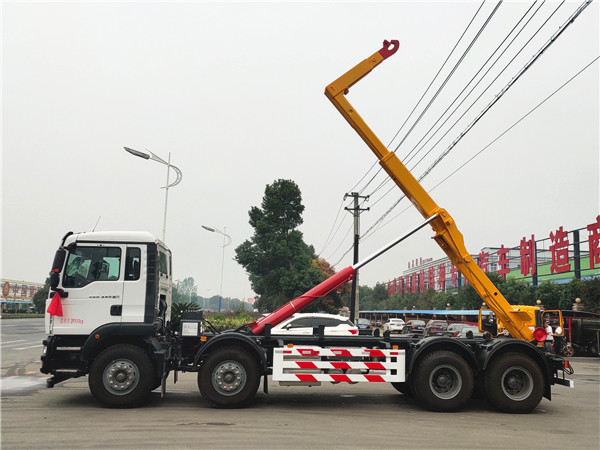 30噸重汽汕德卡勾臂式垃圾車