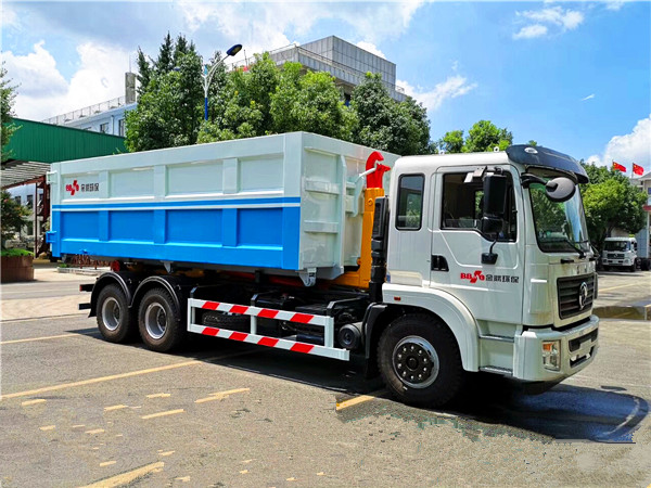 28噸東風(fēng)商用車勾臂式垃圾車