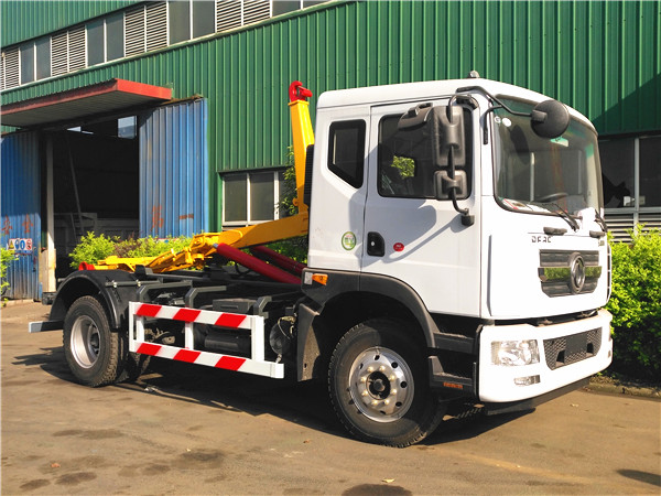 8噸東風(fēng)D9勾臂式垃圾車