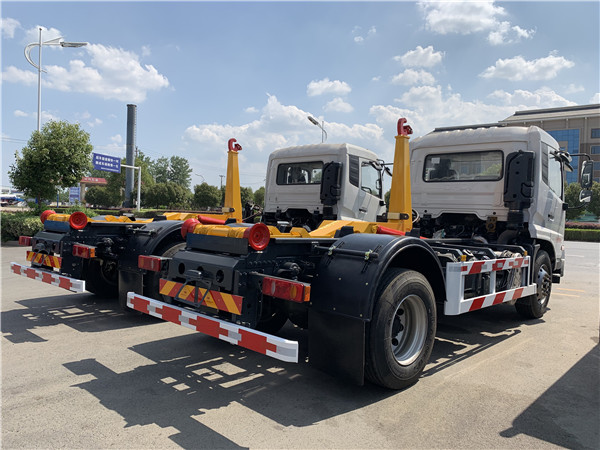 10噸東風(fēng)天錦勾臂式垃圾車