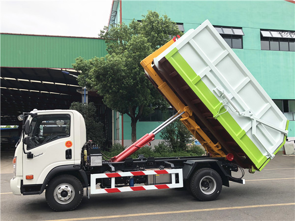 8噸大運(yùn)勾臂式垃圾車(黃牌)