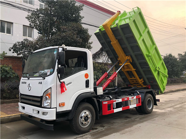 8噸大運(yùn)勾臂式垃圾車（黃牌）