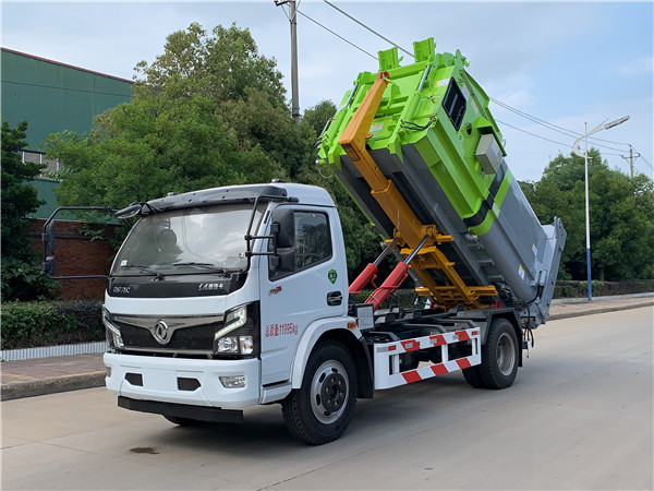 8噸東風(fēng)多利卡D7勾臂車（黃牌）