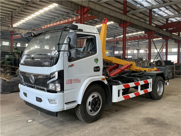 8噸東風(fēng)多利卡D7勾臂車(黃牌)