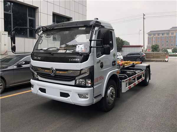 8噸東風(fēng)多利卡D7勾臂車(黃牌)