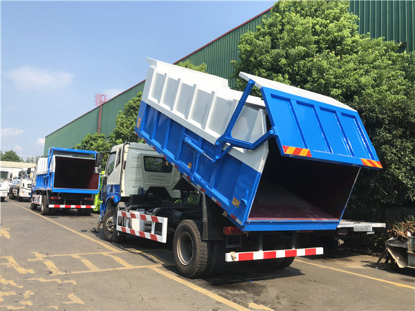 解放對(duì)接式垃圾車