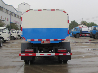 東風(fēng)大多利卡掛桶垃圾車