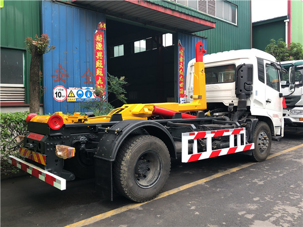 東風(fēng)天錦12噸勾臂式垃圾車