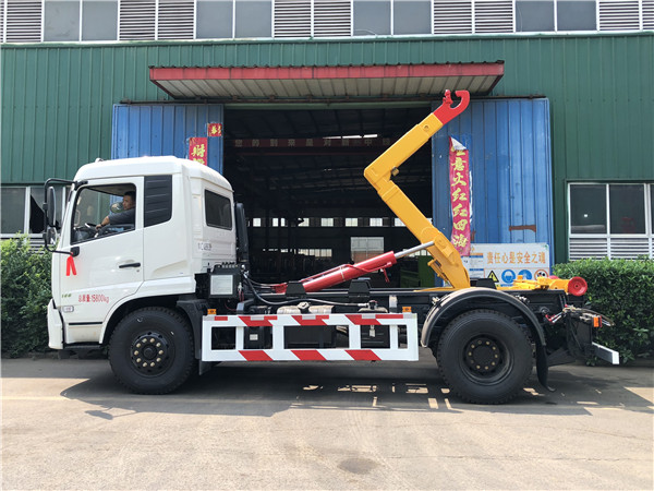 東風(fēng)天錦12噸勾臂式垃圾車
