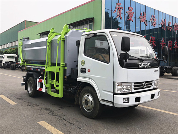 東風(fēng)多利卡7方掛通垃圾車(chē)