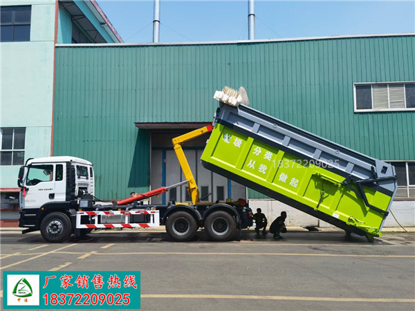 25噸重汽汕德卡勾臂式垃圾車