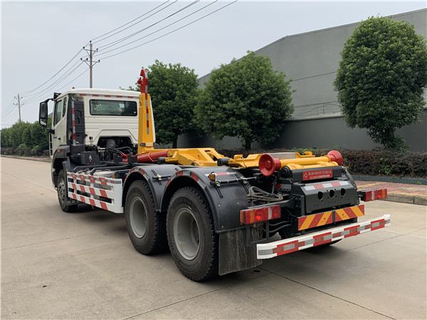 25噸重汽豪瀚勾臂式垃圾車