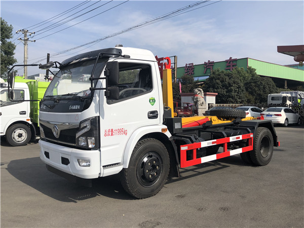 5噸東風(fēng)多利卡D7勾臂垃圾車(chē)