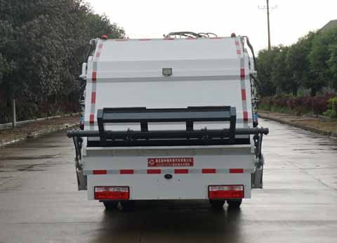 東風(fēng)多利卡D6壓縮垃圾車