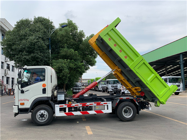 大運12噸勾臂垃圾車