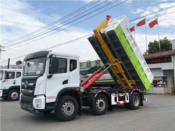 東風(fēng)前四后四勾臂垃圾車(chē)（20噸）