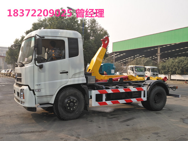 勾臂式垃圾車如何勾起移動垃圾壓縮箱