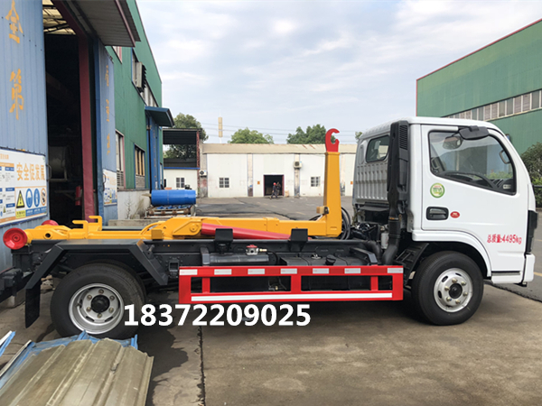 藍(lán)牌大運(yùn)5噸勾臂式垃圾車獲客戶喜愛