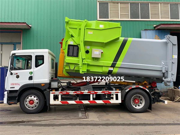 多利卡D9勾臂式垃圾車配11方移動(dòng)垃圾壓縮站（凈容積）向大連進(jìn)發(fā)！